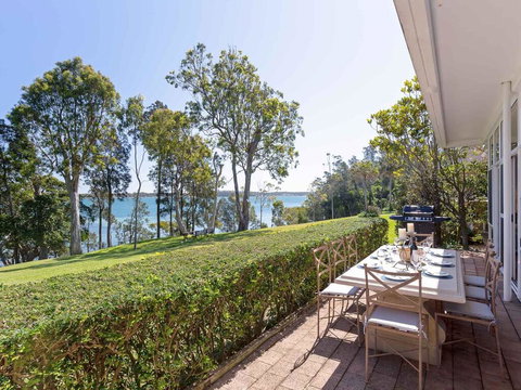 'Corlette Waterfront', 2/44 Danalene Parade - Waterfront Luxury, WIFI, Aircon, Boat Parking - Accommodation Directory 2
