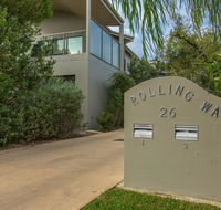 'Rolling Waves 2' on Ocean Drive - Accommodation Directory