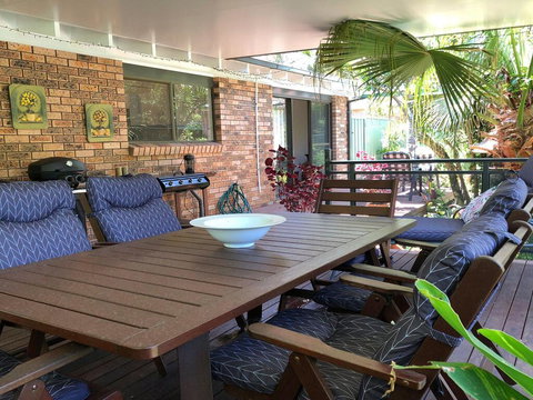 'Sandy Palms' 28 Moorooba Cr - Beautiful Home With Wifi, Air-con And Boat Parking - Accommodation Directory 2