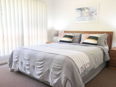 'Sandy Palms' 28 Moorooba Cr - Beautiful Home With Wifi, Air-con And Boat Parking - Accommodation Directory 1