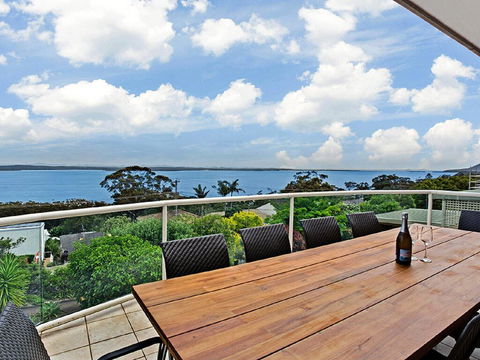 'The Bay', 25 Wallawa Rd - Huge Home With Aircon, Spectacular Views & Chromecast - Accommodation Directory 0
