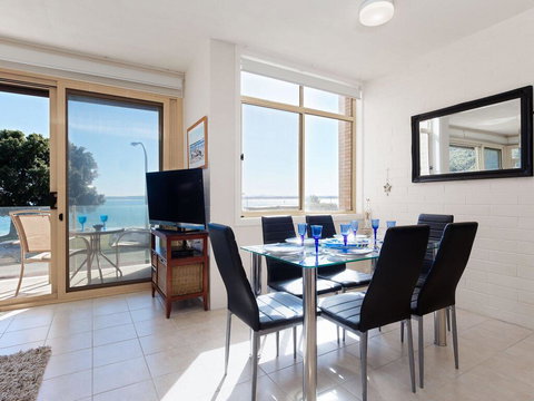 1 'Little Hut', 20 Kurrawa Close - Spectacular Water Views, NBN & Air Conditioned - Accommodation Directory 1