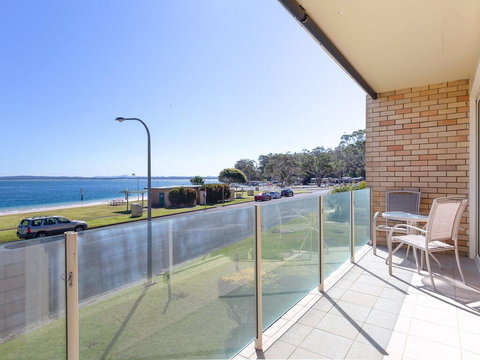 1 'Little Hut', 20 Kurrawa Close - Spectacular Water Views, NBN & Air Conditioned - Accommodation Directory 0