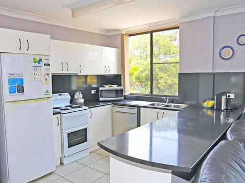 1 'The Commodore' 9-11 Donald St - Ground Floor Unit, Close To Shops, Cafe's And Marina - Accommodation Directory 1