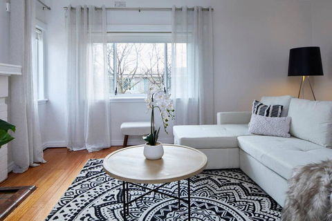 1 Bedroom Art Deco Apt With Study - Accommodation Directory 2