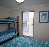 1 Naiad Court - Lowset family home with swimming pool and covered deck. Pet friendly - Accommodation Directory