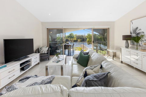 1/106 Noosa Parade - Accommodation Directory 2