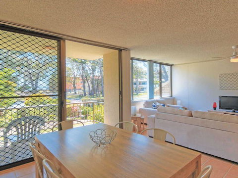 10 'Magnus Gardens' 7 Magnus Street - Air Conditioned & Walk To Town Centre - Accommodation Directory 3