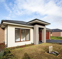 109 Cozy Cranbourne Family House 5Bed2Bath2Parking - Accommodation Directory