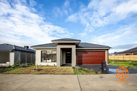 109, Cozy Cranbourne Family House, 5Bed2Bath2Parking - Accommodation Directory 2