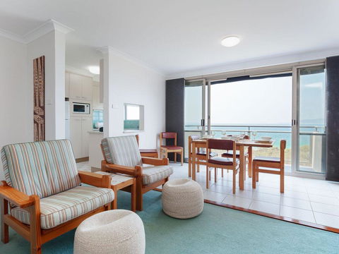 12 'Ocean Shores', 27 Weatherly Cl - Waterfront Unit With Sensational Water Views, WIFI & Air Conditioning - Accommodation Directory 3