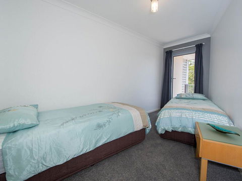 18 'Shoal Bay Beach Apartments' - Fantastic Air Conditioned Unit With A Pool & Lift - Accommodation Directory 1