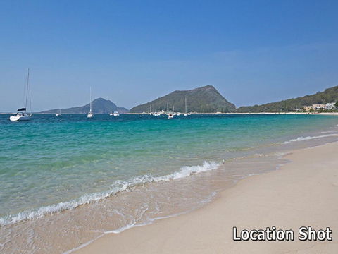 18 'Shoal Bay Beach Apartments' - Fantastic Air Conditioned Unit With A Pool & Lift - Accommodation Directory 0