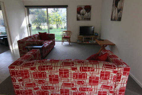 19 Georgian Court - Accommodation Directory 2