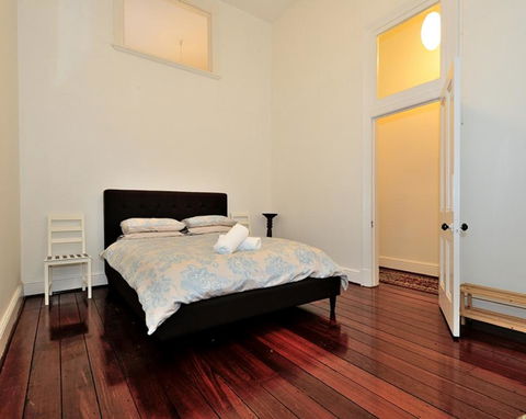 1904 - Central Historic 1 Bedroom Apartment - Accommodation Directory 1