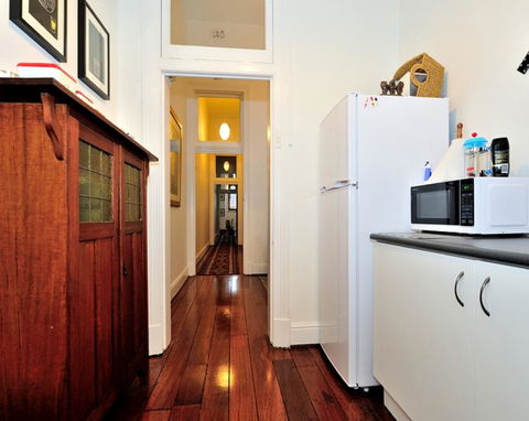 1904 - Central Historic 1 Bedroom Apartment - Accommodation Directory 3