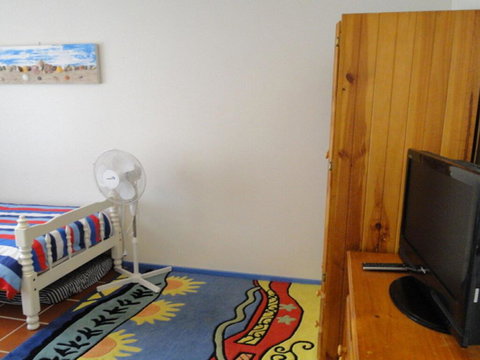 2 'Copacabana', 61 Sandy Point Road - Cute Unit With Water Views From The Balcony - Accommodation Directory 2