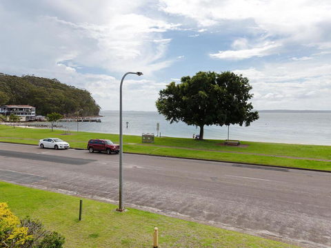 2 'Little Hut' 20 Kurrawa Close - Stunning Water Views Of Little Beach - Accommodation Directory 0