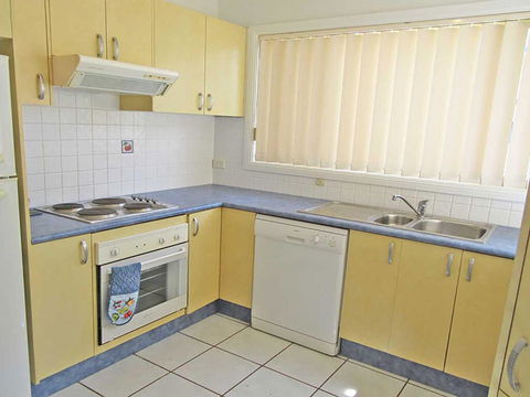 2 'Mahi Mahi', 5 Achilles Street - 3 Bedroom Between Shoal Bay And Little Beach - Accommodation Directory 3