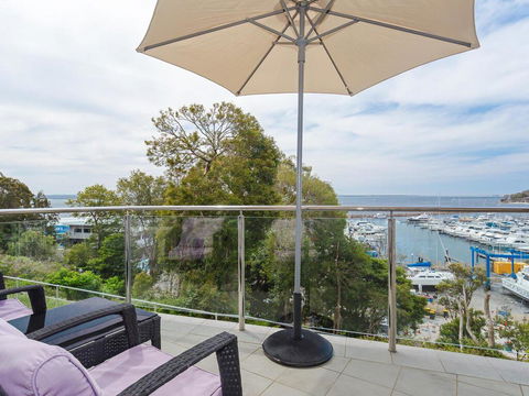 2 'Paradiso', 4 Laman Street - Beautiful Unit With Stunning Water Views & Pool - Accommodation Directory 0