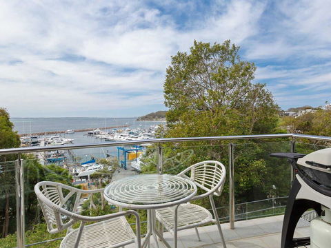 2 'Paradiso', 4 Laman Street - Beautiful Unit With Stunning Water Views & Pool - Accommodation Directory 1