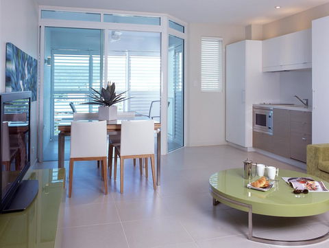 201 Lake Street - Accommodation Directory 3