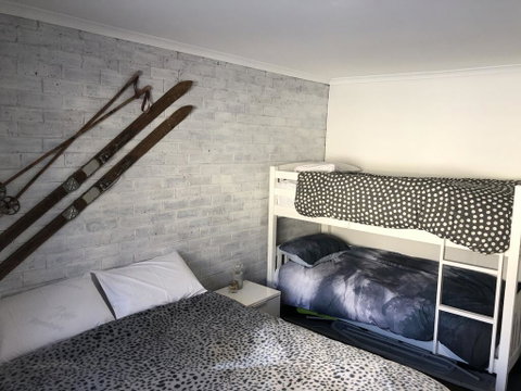 24 Hotham 1 Bed Apartment - Accommodation Directory 1