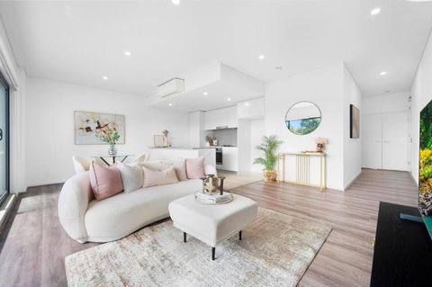 Bright & Elegant 2BR With 2 Parking In Mascot - Accommodation Directory 1