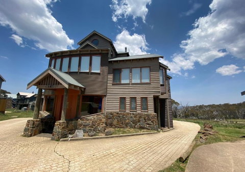 Camelot - Accommodation Directory 1