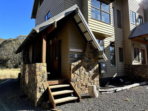 Cape Cod Chalet, Alpine-getaways - Accommodation Directory 1