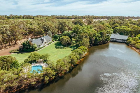 Cape Lodge - Accommodation Directory 0
