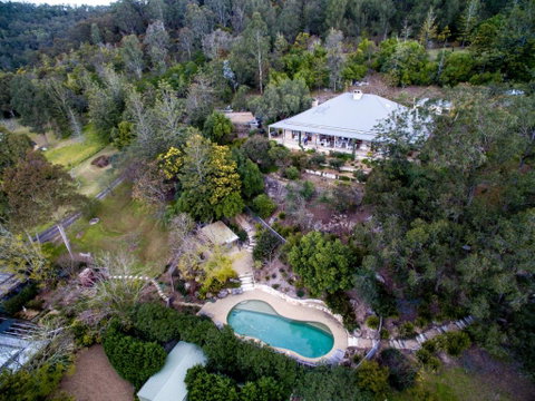 Capers Cottage And Barn Accommodation - Accommodation Directory 0