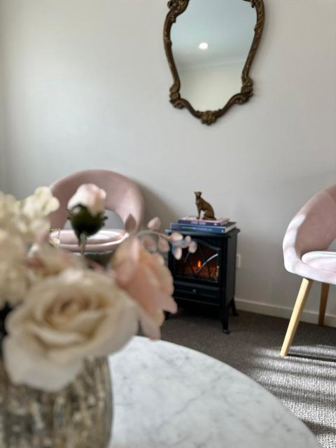 Charming And Cosy On Riverside, Air-Conditioned - Accommodation Directory 1