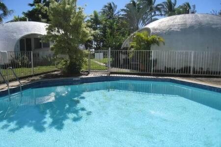 Casablanca Domes Trinity Beach - Accommodation Directory 2