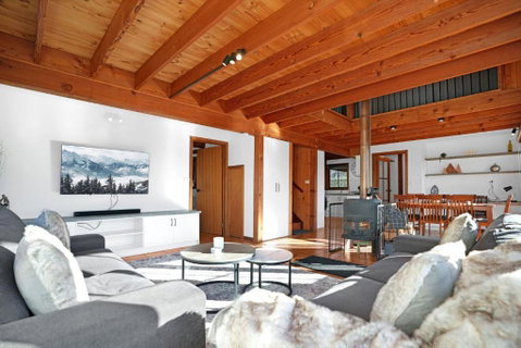 Cedar Chalet - Accommodation Directory 0