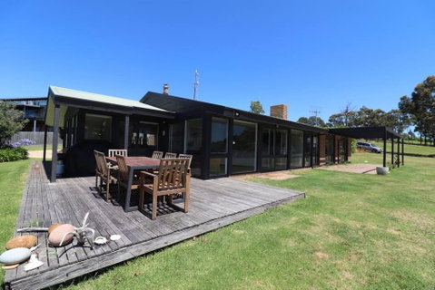 Cedric House - Accommodation Directory 2