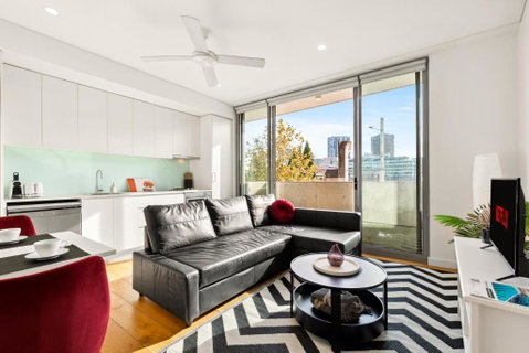 Central, Modern 1 Bedroom With Air-con & Balcony - Accommodation Directory 0