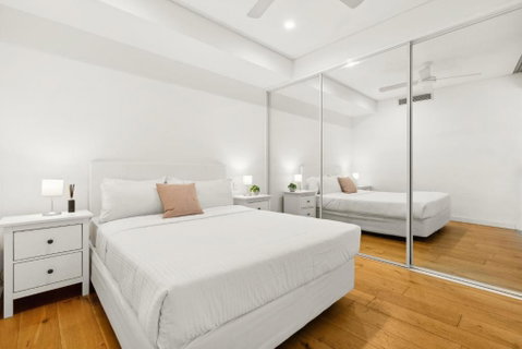Central, Modern 1 Bedroom With Air-con & Balcony - Accommodation Directory 4