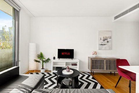 Central, Modern 1 Bedroom With Air-con & Balcony - Accommodation Directory 1