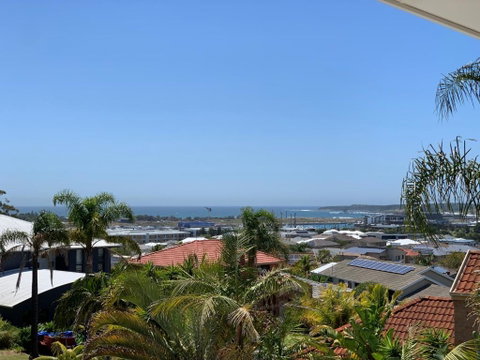 Cheerful/family Friendly Home With Water Views - Accommodation Directory 1