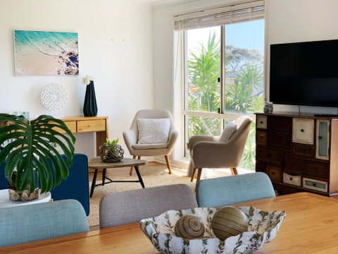 Cheerful/family Friendly Home With Water Views - Accommodation Directory 0