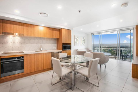 Chevron Renaissance 2 Bed Apartment By Vaun - Accommodation Directory 2