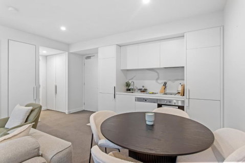 Chic 1-Bed With Pool & Amenities In St Kilda Road - Accommodation Directory 2