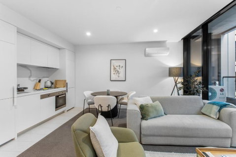 Chic 1-Bed With Pool & Amenities In St Kilda Road - Accommodation Directory 3