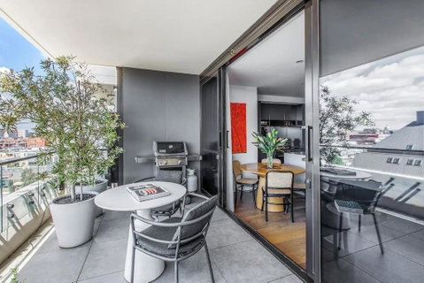 Cityscape Splendor Designer Retreat With Parking - Accommodation Directory 2
