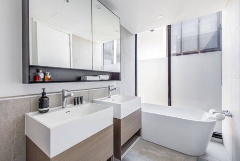 Cityscape Splendor Designer Retreat With Parking - Accommodation Directory 4