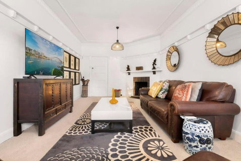 Classic Art Deco - Accommodation Directory 4