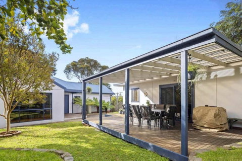 Coastal Charm Dog Friendly Home By Custom Bnb Hosting - Accommodation Directory 2