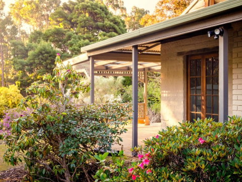 Cloudy Creek Cottage - Accommodation Directory 1