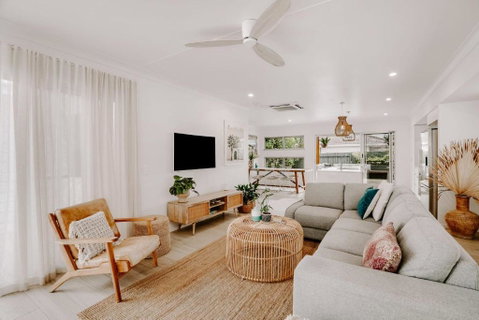 Coastal Chic Poolside Villa- Pet Friendly - Accommodation Directory 3
